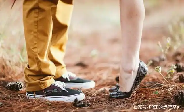 100种姿势摆拍双人_情侣摄影姿势分享_情侣摄影创意